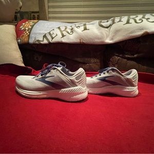 Women’s Brook Running Sneakers